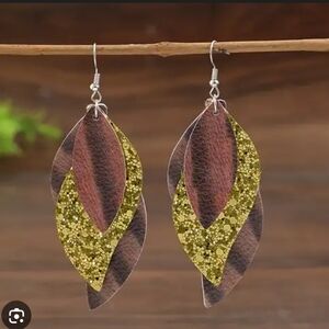 ♥️D Individually $8 Or Bundle 4/$20 Gold and Brown Leather Leaf Earrings